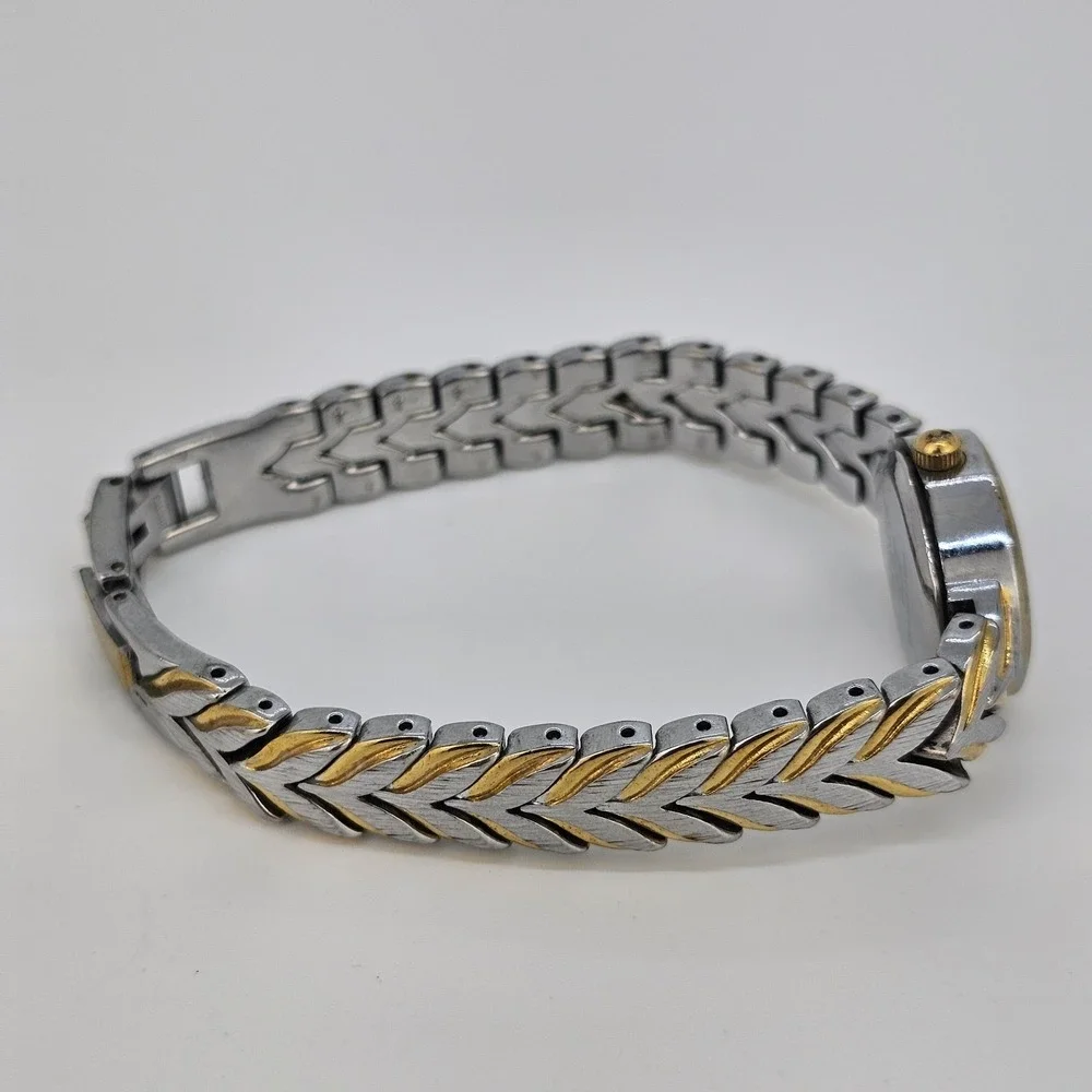 Embassy Waltham‎ Women's Watch 19MM Two Tone Bracelet Band 6.75